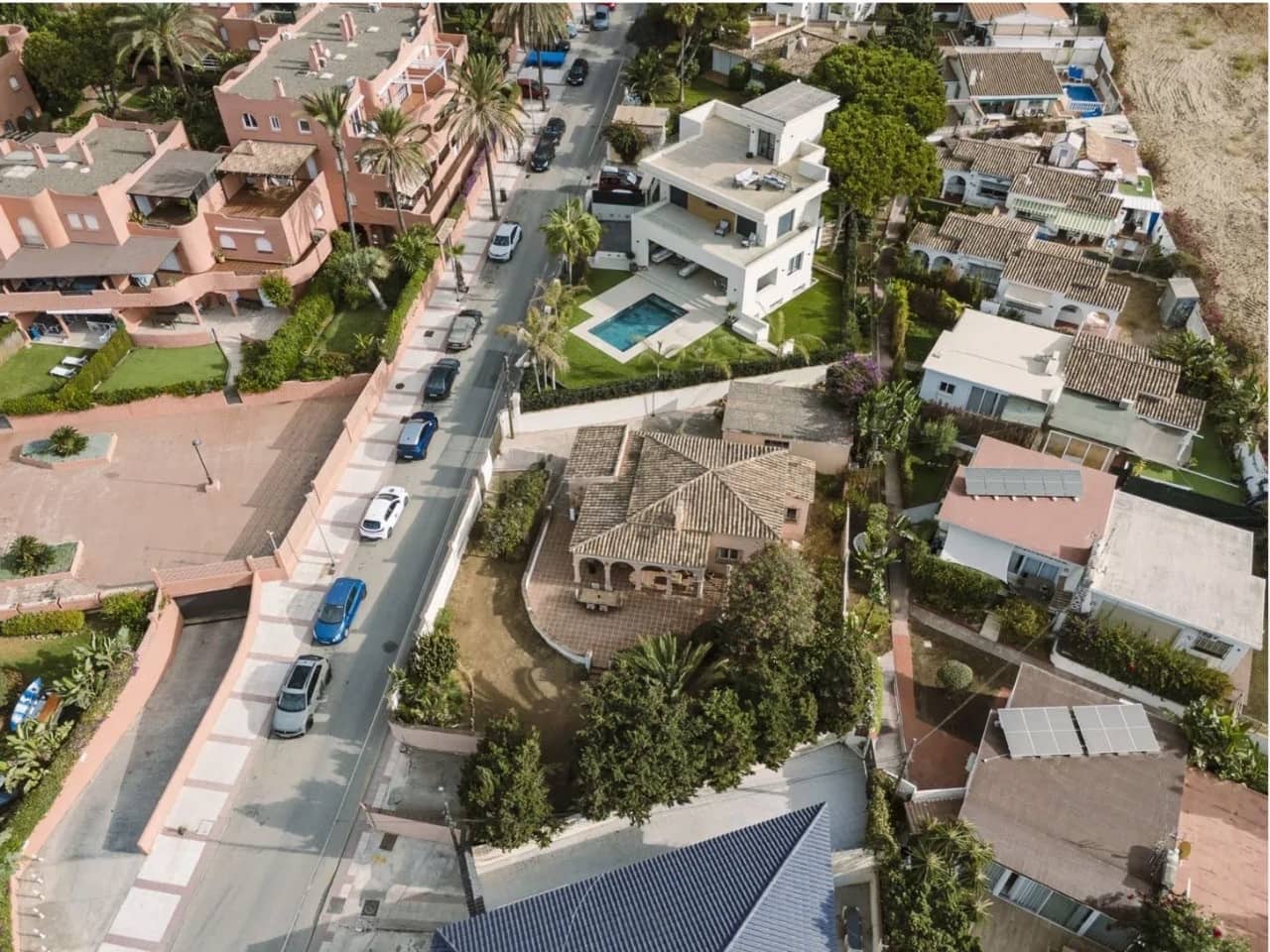 3 sovrum Villa till salu i Marbella med garage - 2 000 000 € (Ref: 9362297)