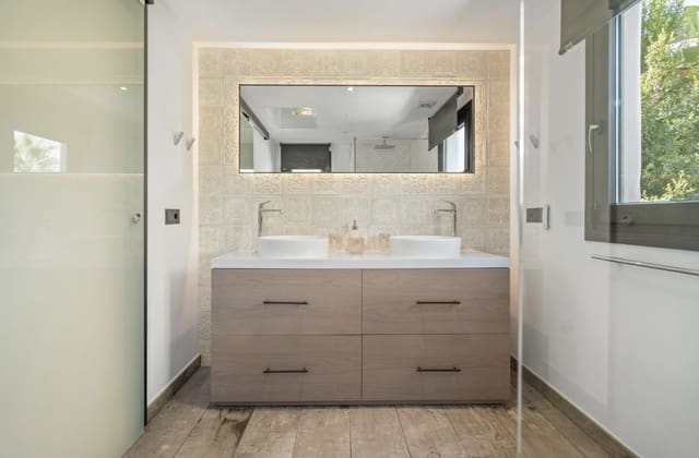 4 quarto Moradia para venda em Marbella com piscina garagem - 2 499 000 € (Ref: 9362298)