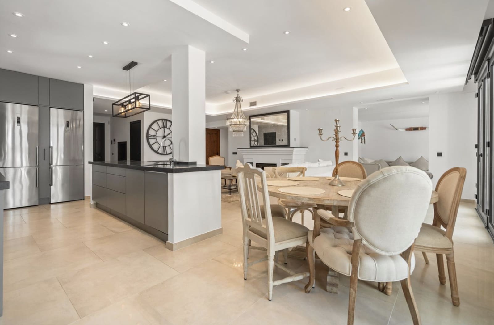 4 bedroom Villa for sale in Marbella with pool garage - € 2,499,000 (Ref: 9362298)