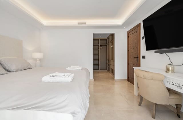 4 soveværelse Villa til salg i Marbella med swimmingpool garage - € 2.499.000 (Ref: 9362298)