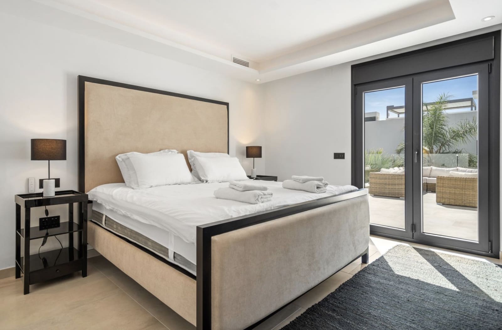 4 bedroom Villa for sale in Marbella with pool garage - € 2,499,000 (Ref: 9362298)