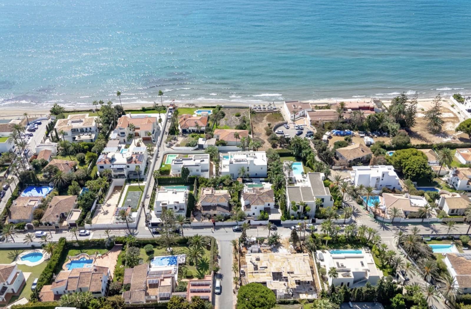 4 bedroom Villa for sale in Marbella with pool garage - € 2,499,000 (Ref: 9362298)