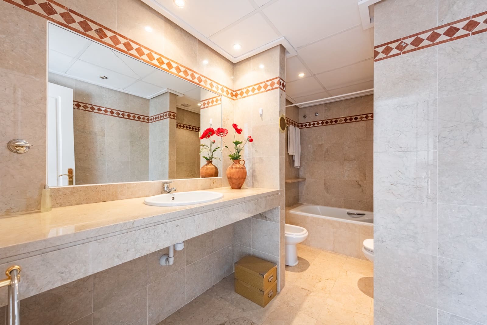 2 Zimmer Apartment zu verkaufen in Benahavis mit Pool Garage - 560.000 € (Ref: 9367261)