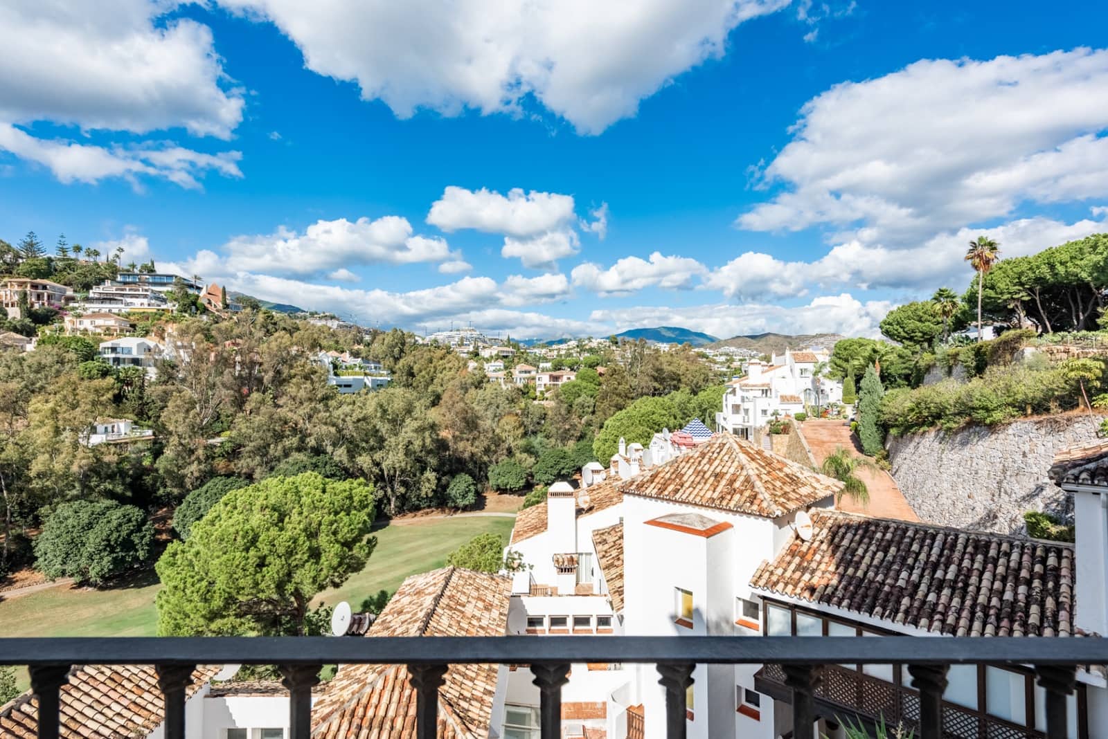 2 Zimmer Apartment zu verkaufen in Benahavis mit Pool Garage - 560.000 € (Ref: 9367261)