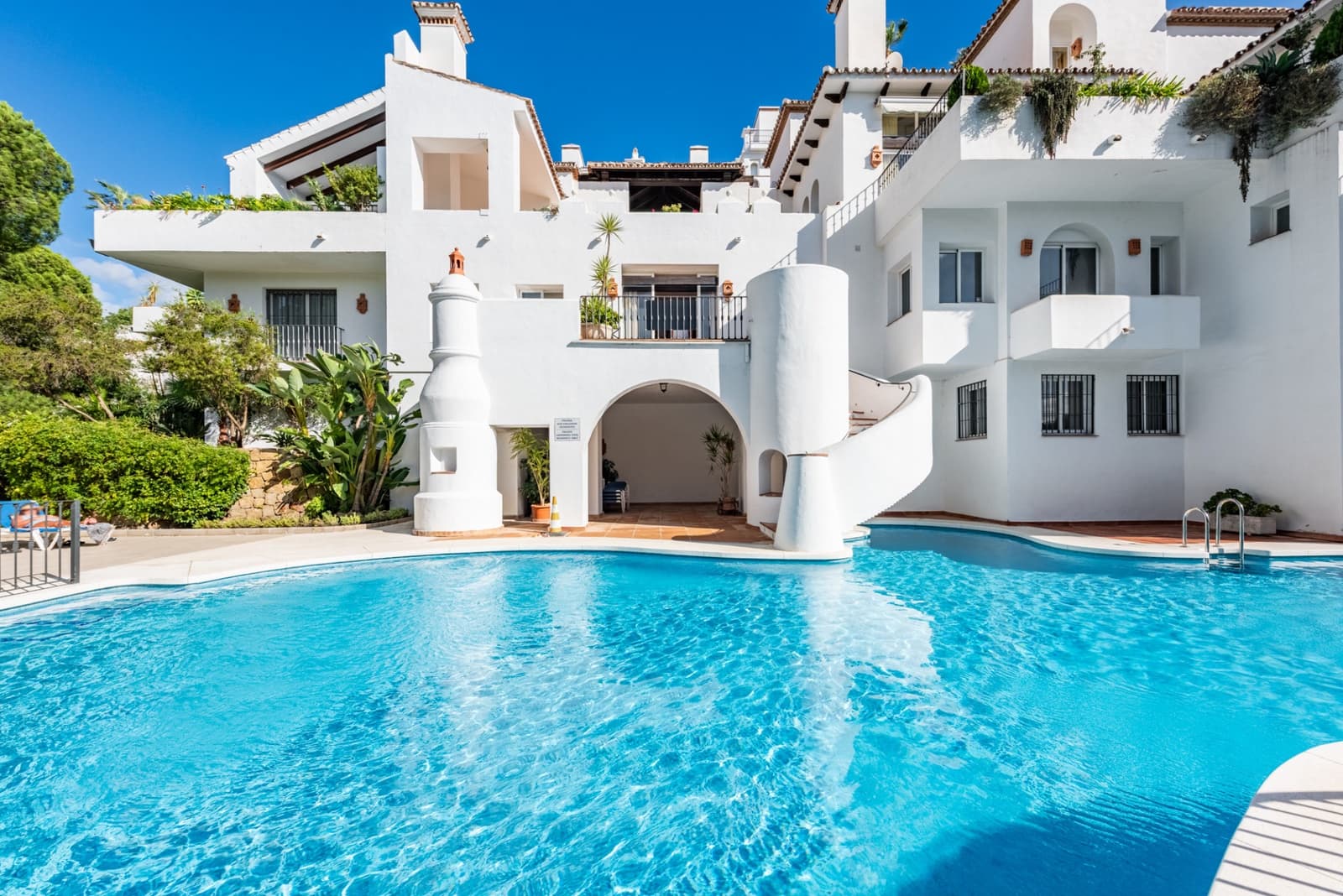 2 Zimmer Apartment zu verkaufen in Benahavis mit Pool Garage - 560.000 € (Ref: 9367261)