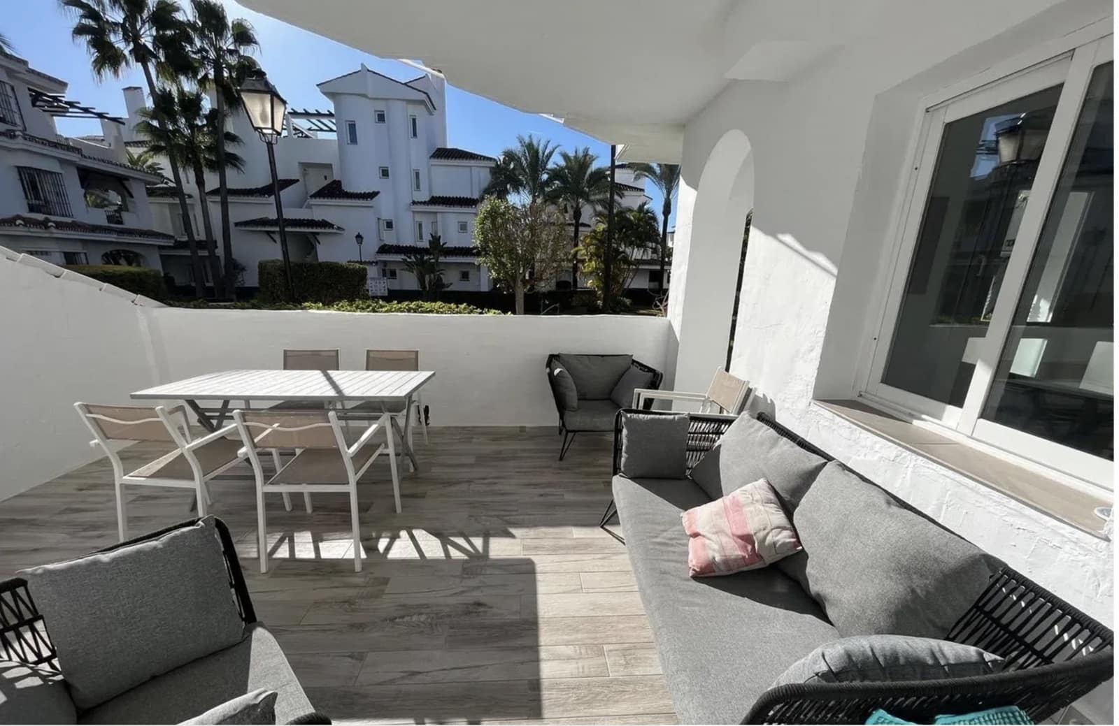 Apartamento de 3 habitaciones en Nueva Andalucia en venta con piscina garaje - 517.000 € (Ref: 9371957)