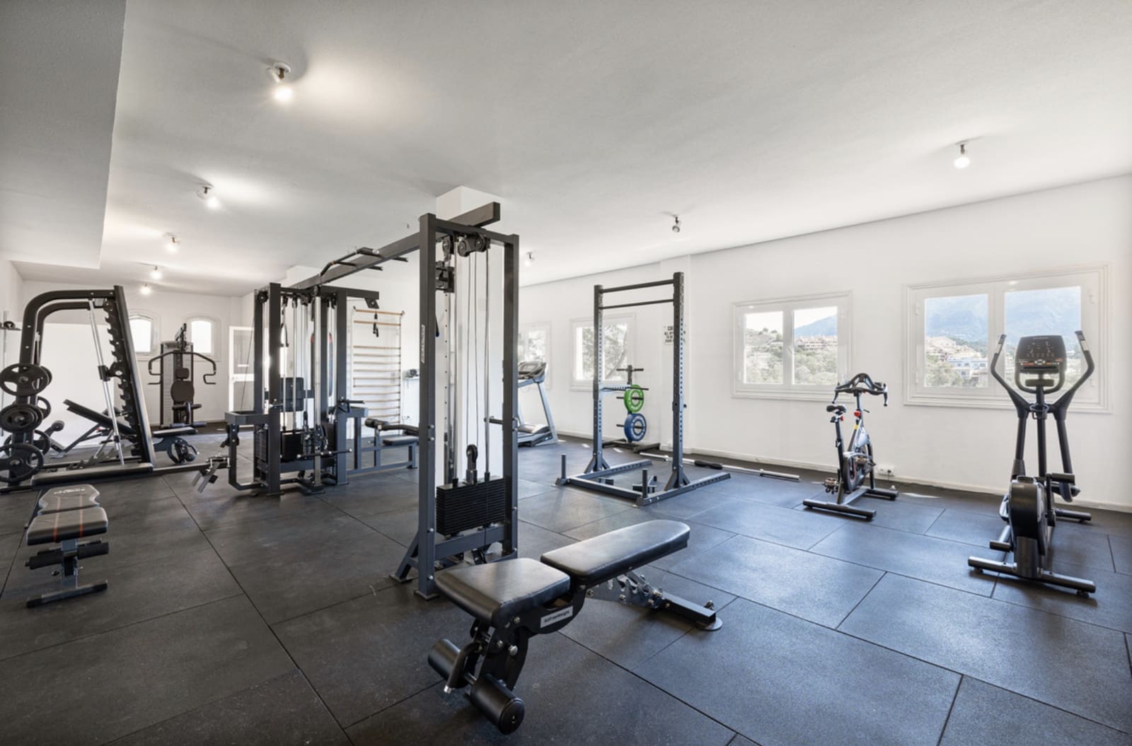 3 soveværelse Penthouse til salg i Nueva Andalucia med swimmingpool garage - € 1.145.000 (Ref: 9371959)