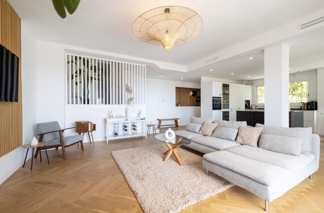 3 soveværelse Penthouse til salg i Nueva Andalucia, Marbella med swimmingpool garage - € 1.145.000 (Ref: 9371959)