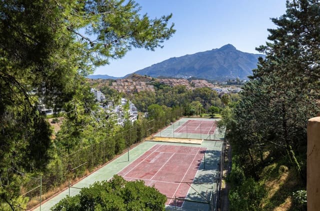 3 soveværelse Penthouse til salg i Nueva Andalucia, Marbella med swimmingpool garage - € 1.145.000 (Ref: 9371959)