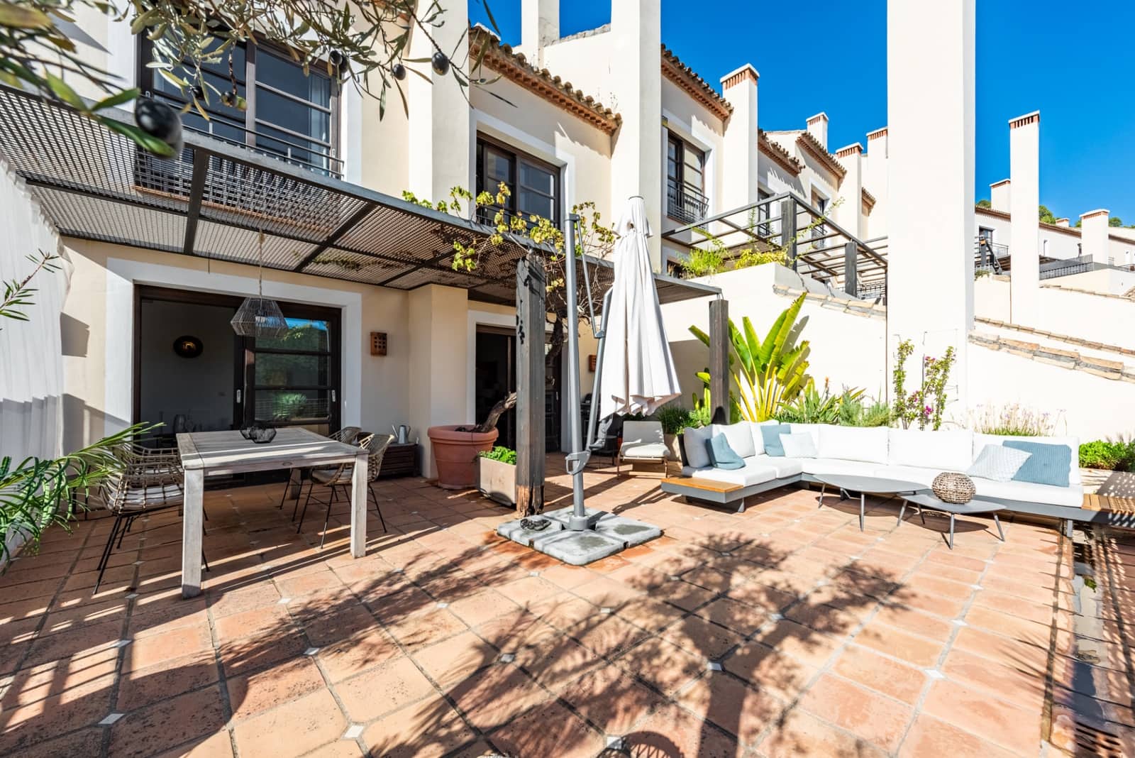 4 sovrum Hus till salu i Benahavis med pool garage - 695 000 € (Ref: 9375121)