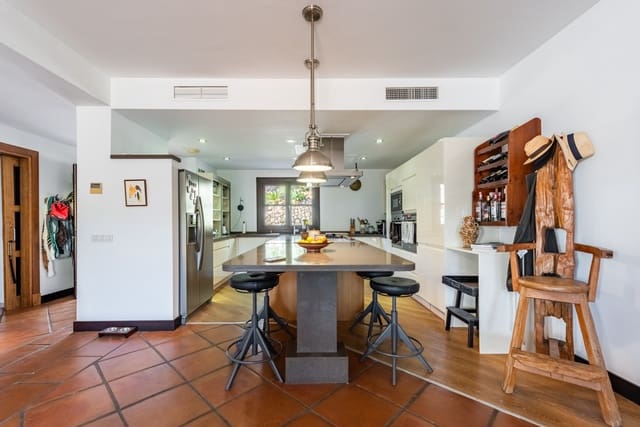4 slaapkamer Huis te koop in Benahavís pueblo, Benahavís met zwembad garage - € 670.000 (Ref: 9375121)