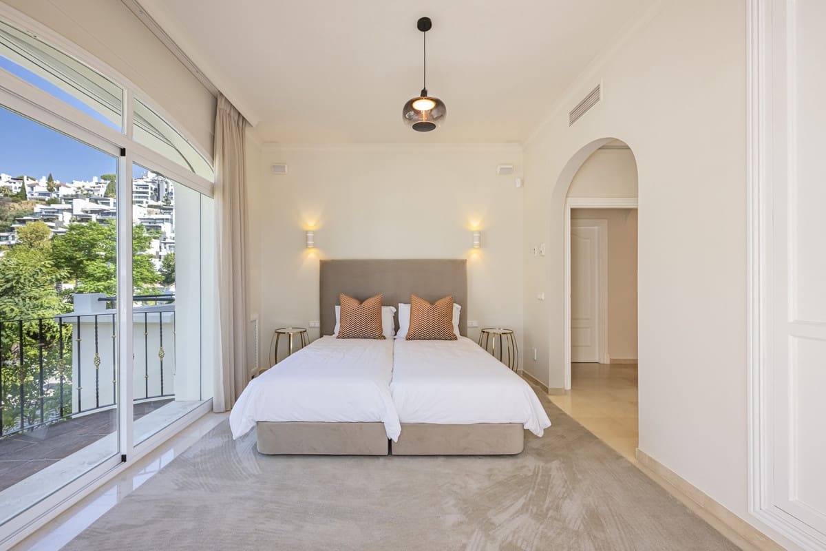 5 bedroom Villa for sale in La Quinta - € 2,895,000 (Ref: 9375123)