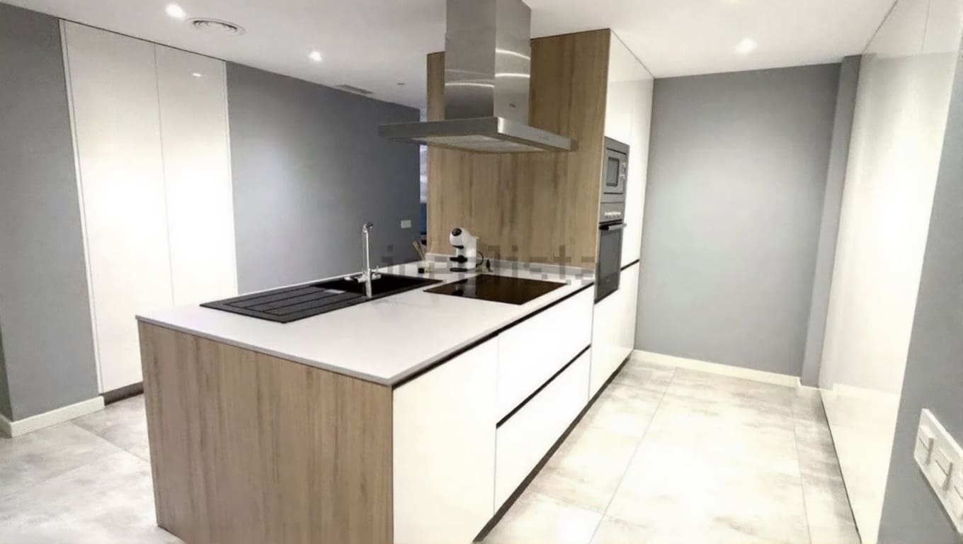 2 bedroom Apartment for sale in Nueva Andalucia with pool garage - € 599,000 (Ref: 9376710)