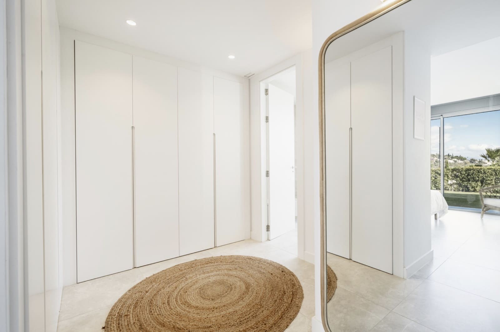 4 sypialnia Apartament na sprzedaż w Marbella z basenem garażem - 1 550 000 € (Ref: 9382540)