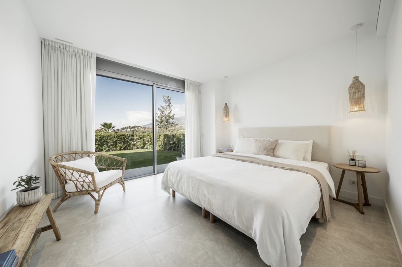 4 sypialnia Apartament na sprzedaż w Marbella z basenem garażem - 1 550 000 € (Ref: 9382540)