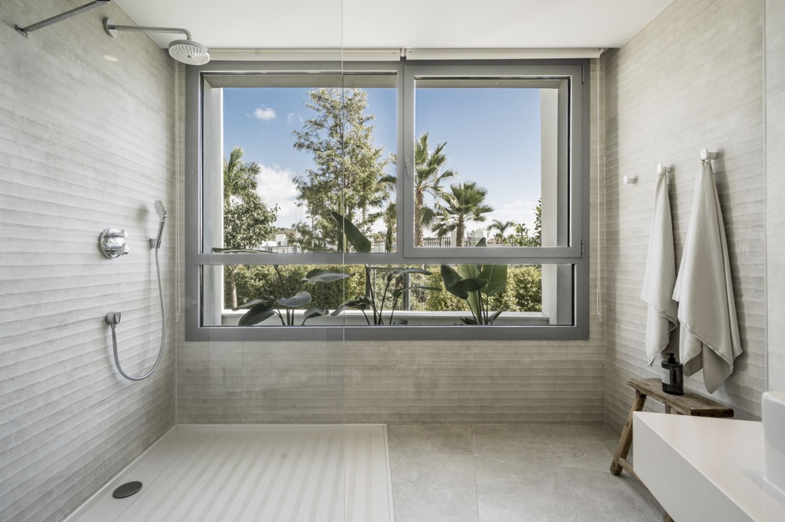 4 sypialnia Apartament na sprzedaż w Marbella z basenem garażem - 1 550 000 € (Ref: 9382540)