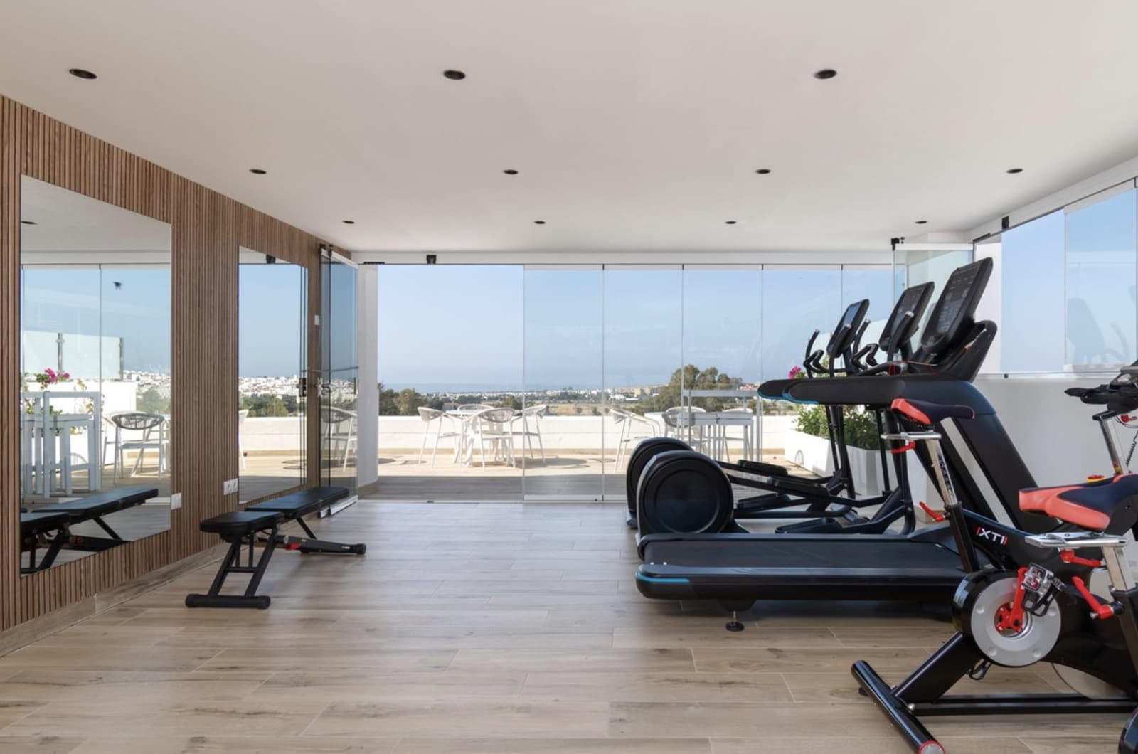 4 sovrum Takvåning till salu i Nueva Andalucia med pool garage - 650 000 € (Ref: 9382541)