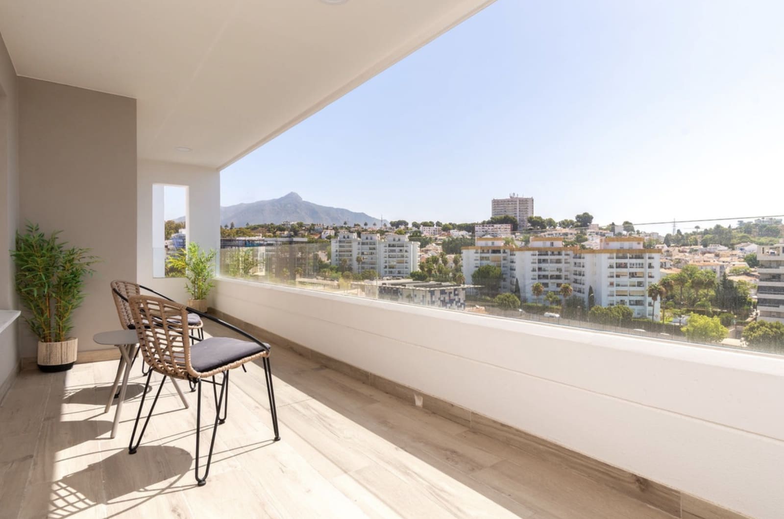 4 sovrum Takvåning till salu i Nueva Andalucia med pool garage - 650 000 € (Ref: 9382541)