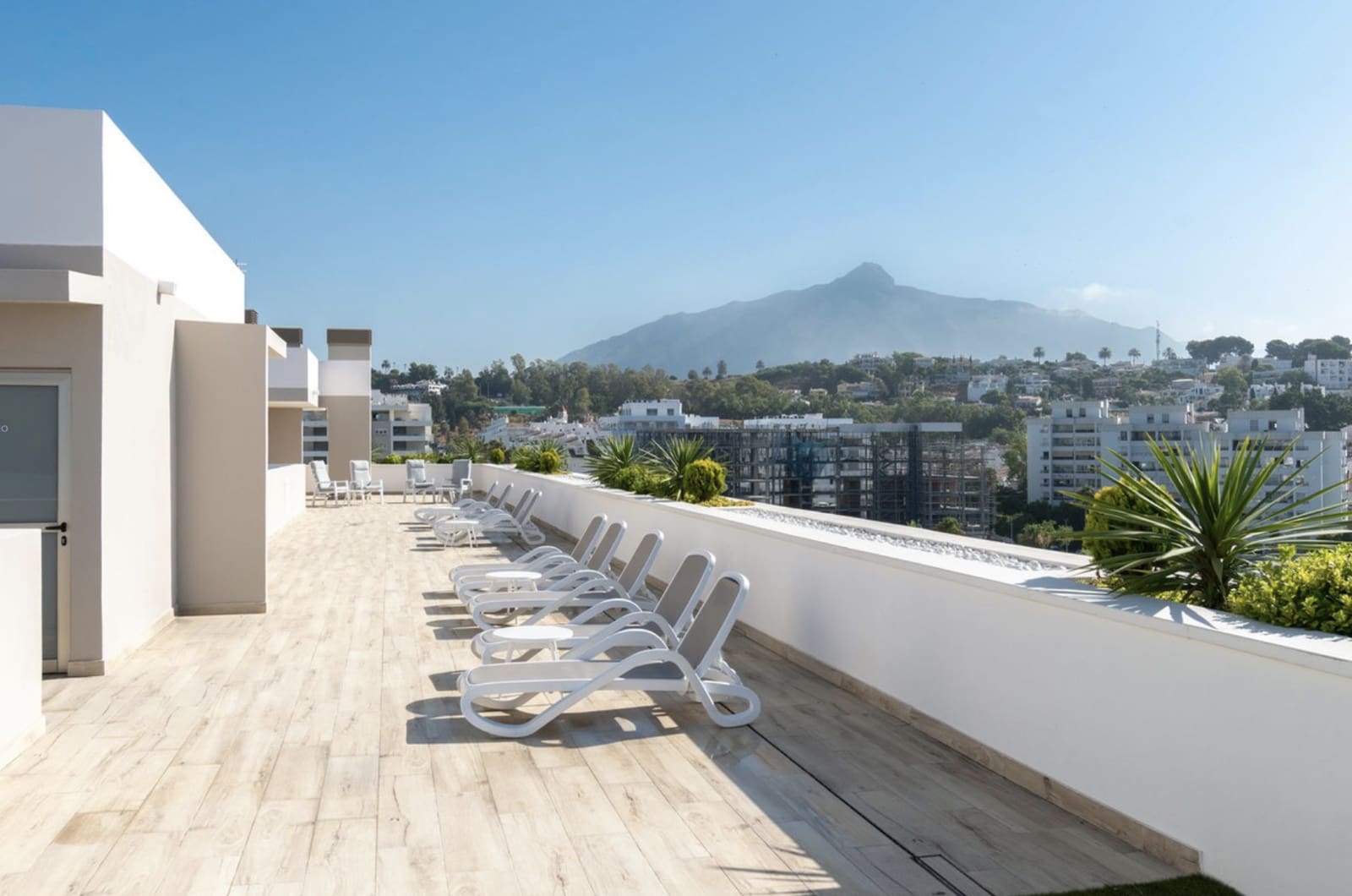 4 sovrum Takvåning till salu i Nueva Andalucia med pool garage - 650 000 € (Ref: 9382541)