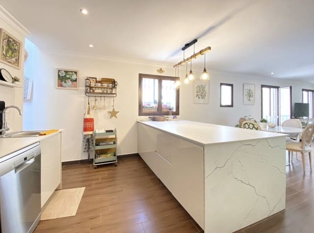 5 makuuhuone Omakotitalo myytävänä paikassa Marbella - 1 275 000 € (Ref: 9385393)