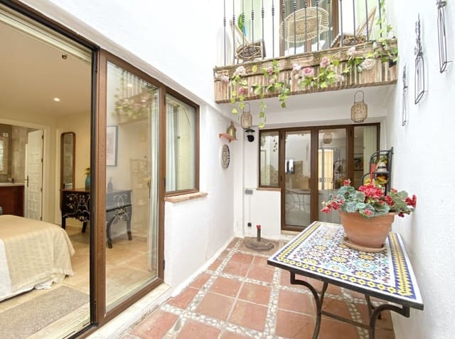 5 makuuhuone Omakotitalo myytävänä paikassa Marbella - 1 275 000 € (Ref: 9385393)