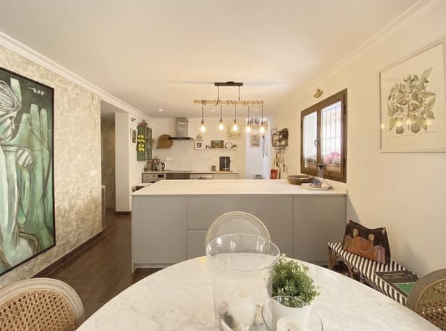 5 makuuhuone Omakotitalo myytävänä paikassa Marbella - 1 275 000 € (Ref: 9385393)