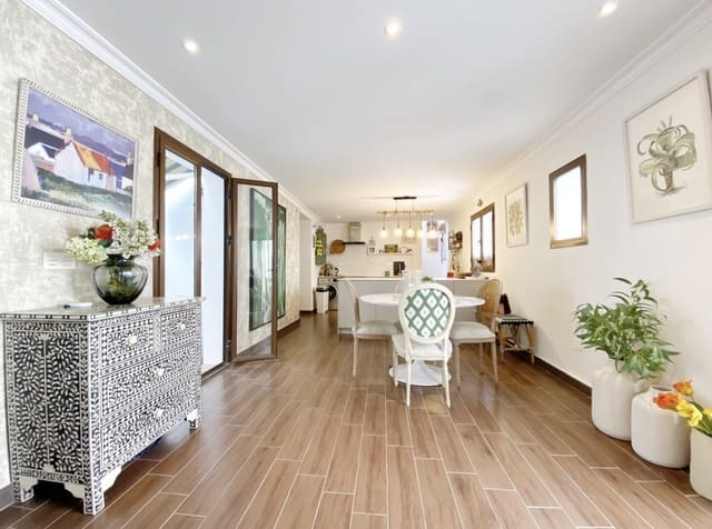 5 makuuhuone Omakotitalo myytävänä paikassa Marbella - 1 275 000 € (Ref: 9385393)