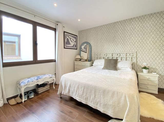 5 makuuhuone Omakotitalo myytävänä paikassa Marbella - 1 275 000 € (Ref: 9385393)