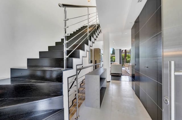 2 sovrum Hus till salu i Marbella med pool garage - 1 630 000 € (Ref: 9387750)