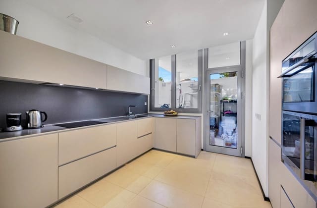 2 sovrum Hus till salu i Marbella med pool garage - 1 630 000 € (Ref: 9387750)