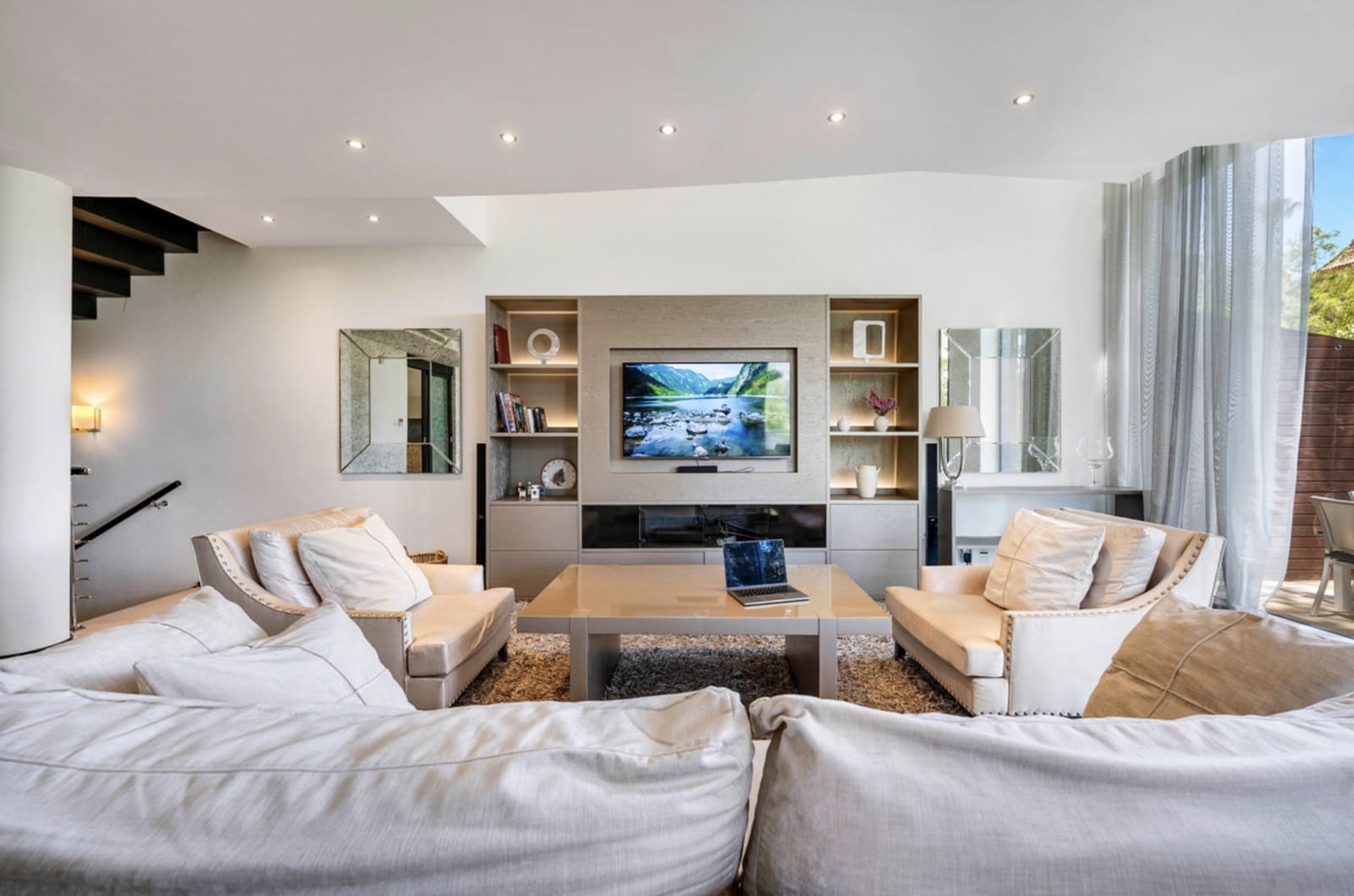 2 bedroom Townhouse for sale in Marbella with pool garage - € 1,550,000 (Ref: 9387750)