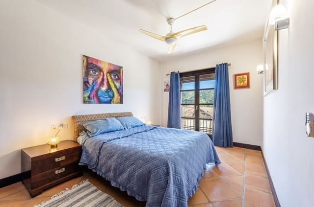 3 sovrum Semi-fristående Villa till salu i Benahavís med pool garage - 550 000 € (Ref: 9387751)