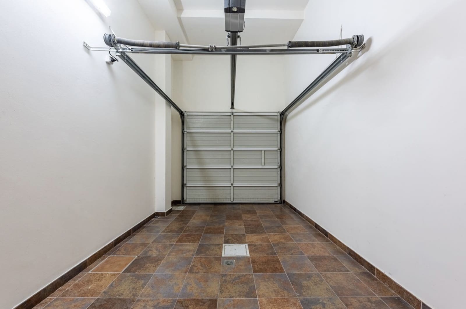 3 slaapkamer Halfvrijstaande villa te koop in Benahavis met zwembad garage - € 550.000 (Ref: 9387751)