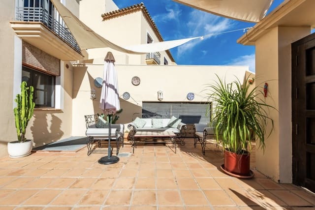 3 sovrum Semi-fristående Villa till salu i Benahavís med pool garage - 550 000 € (Ref: 9387751)