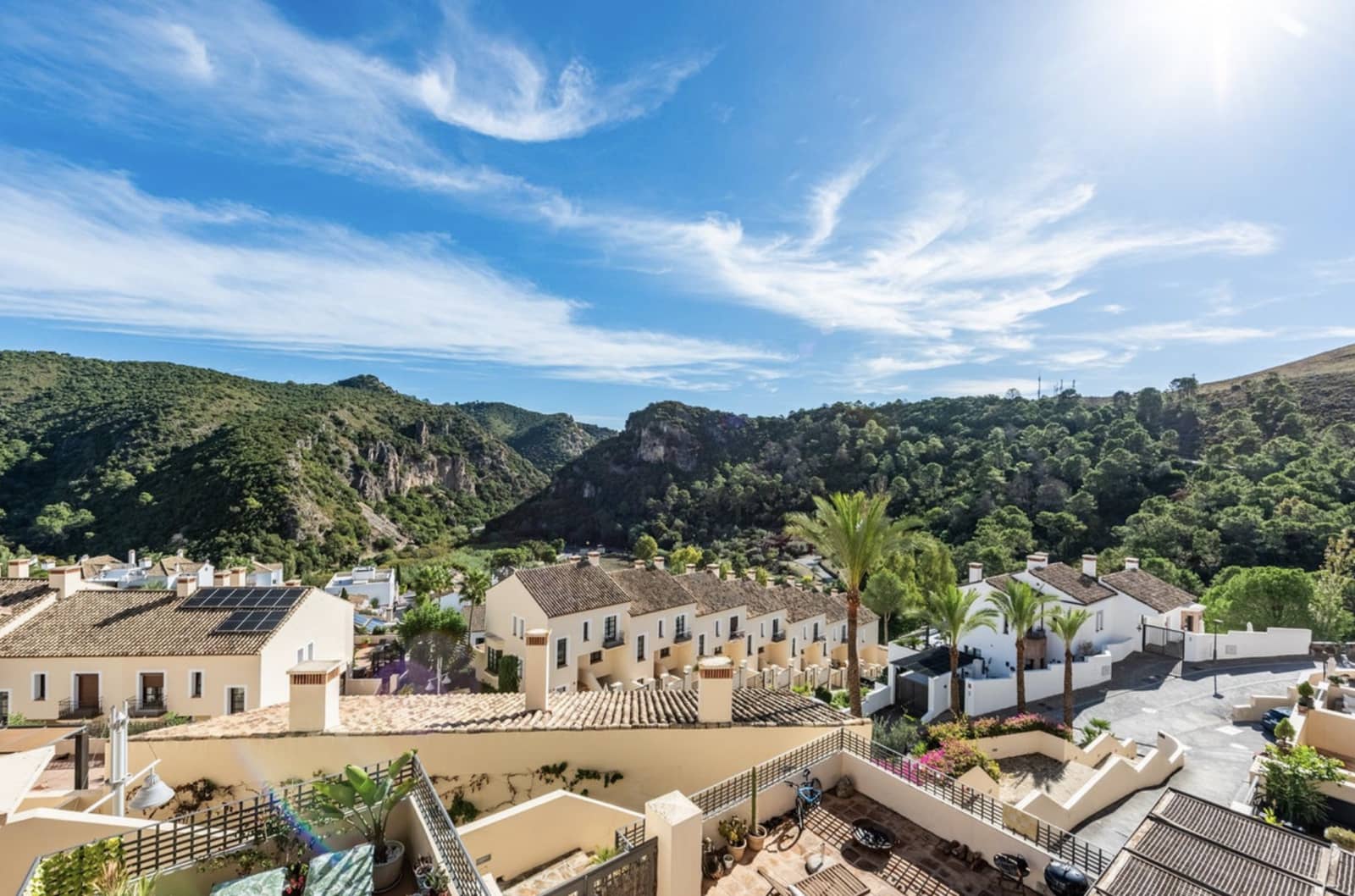 3 slaapkamer Halfvrijstaande villa te koop in Benahavis met zwembad garage - € 550.000 (Ref: 9387751)