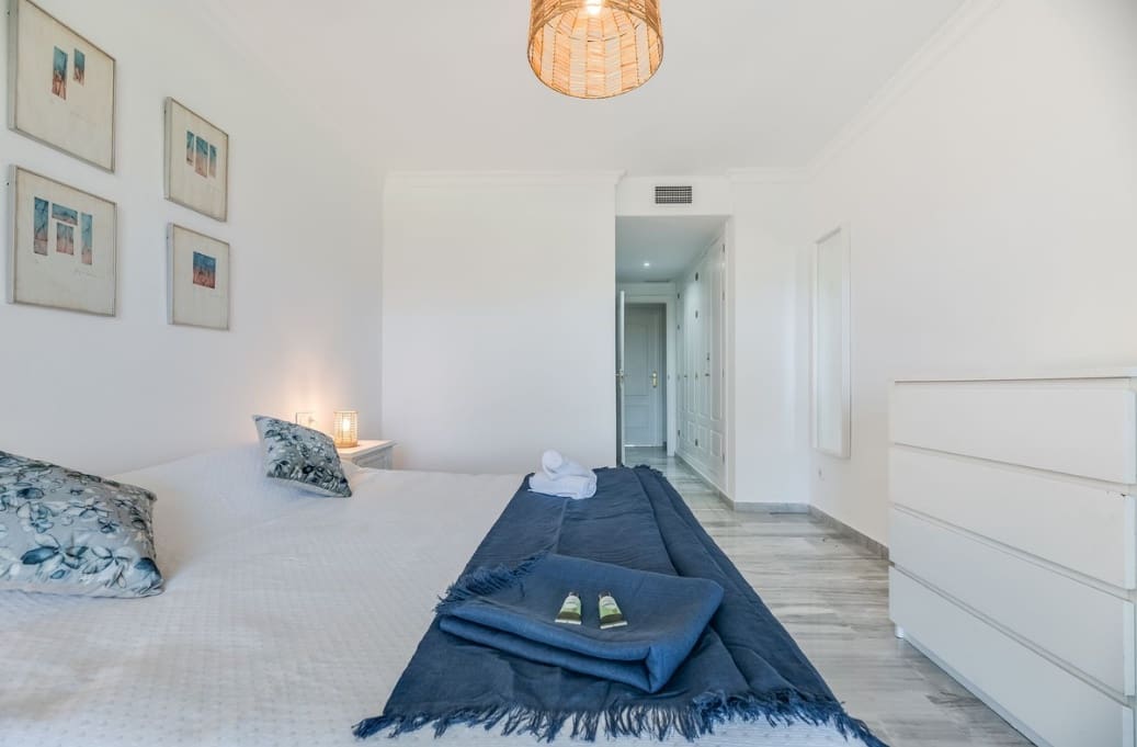 Apartamento de 3 habitaciones en Guadalmina en venta con piscina garaje - 625.000 € (Ref: 9387752)