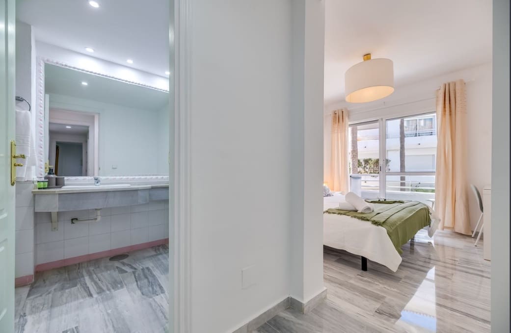 Apartamento de 3 habitaciones en Guadalmina en venta con piscina garaje - 625.000 € (Ref: 9387752)