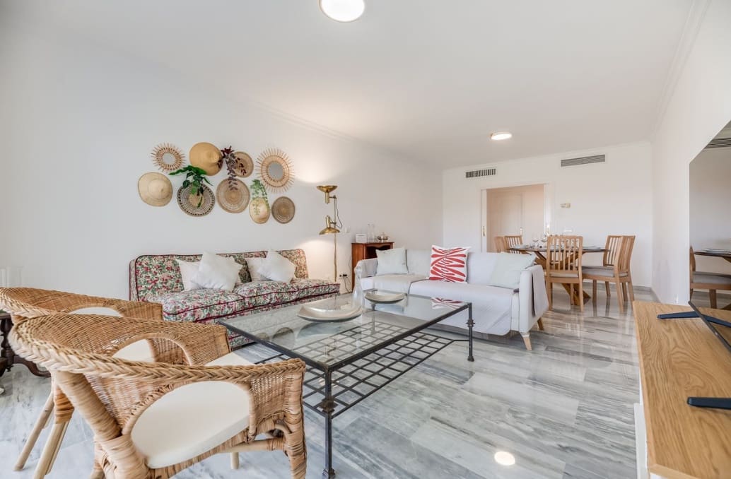 Apartamento de 3 habitaciones en Guadalmina en venta con piscina garaje - 625.000 € (Ref: 9387752)