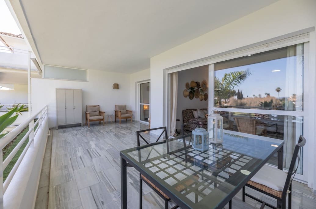 Apartamento de 3 habitaciones en Guadalmina en venta con piscina garaje - 625.000 € (Ref: 9387752)