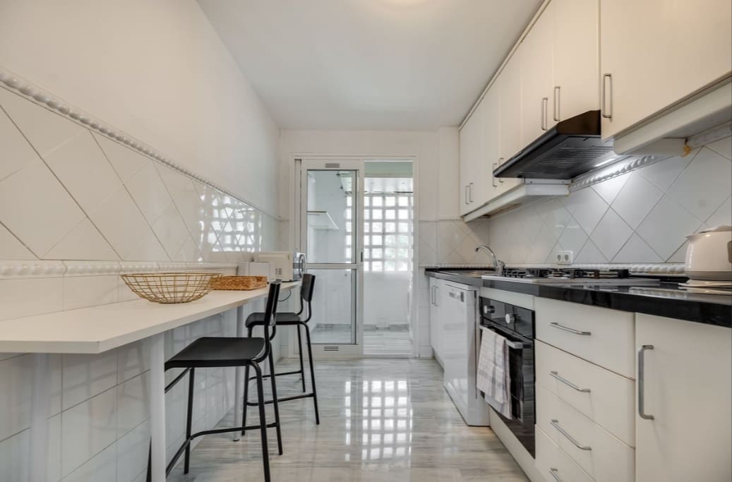 Apartamento de 3 habitaciones en Guadalmina en venta con piscina garaje - 625.000 € (Ref: 9387752)