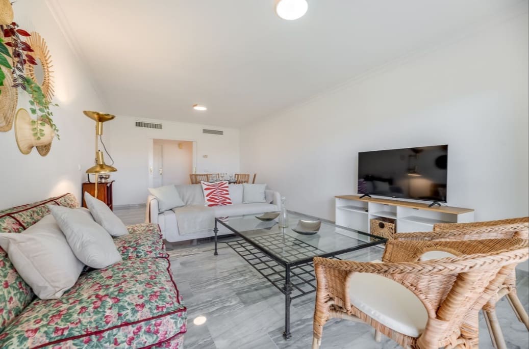 Apartamento de 3 habitaciones en Guadalmina en venta con piscina garaje - 625.000 € (Ref: 9387752)