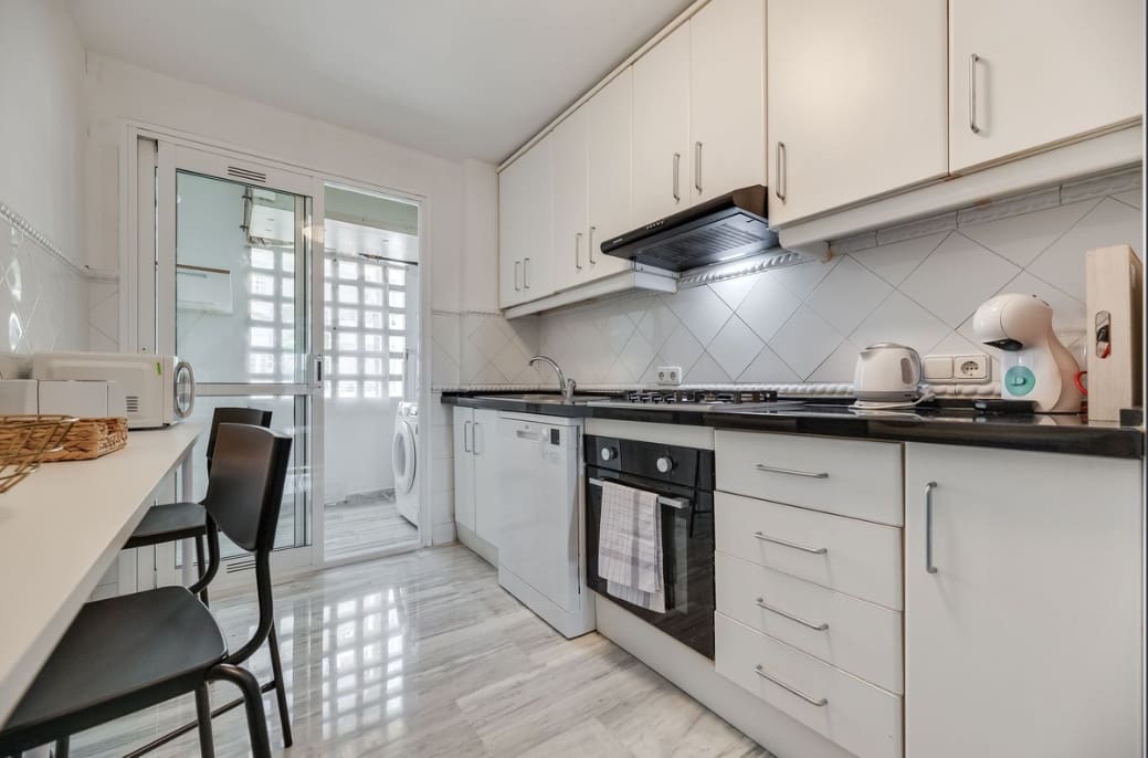 Apartamento de 3 habitaciones en Guadalmina en venta con piscina garaje - 625.000 € (Ref: 9387752)