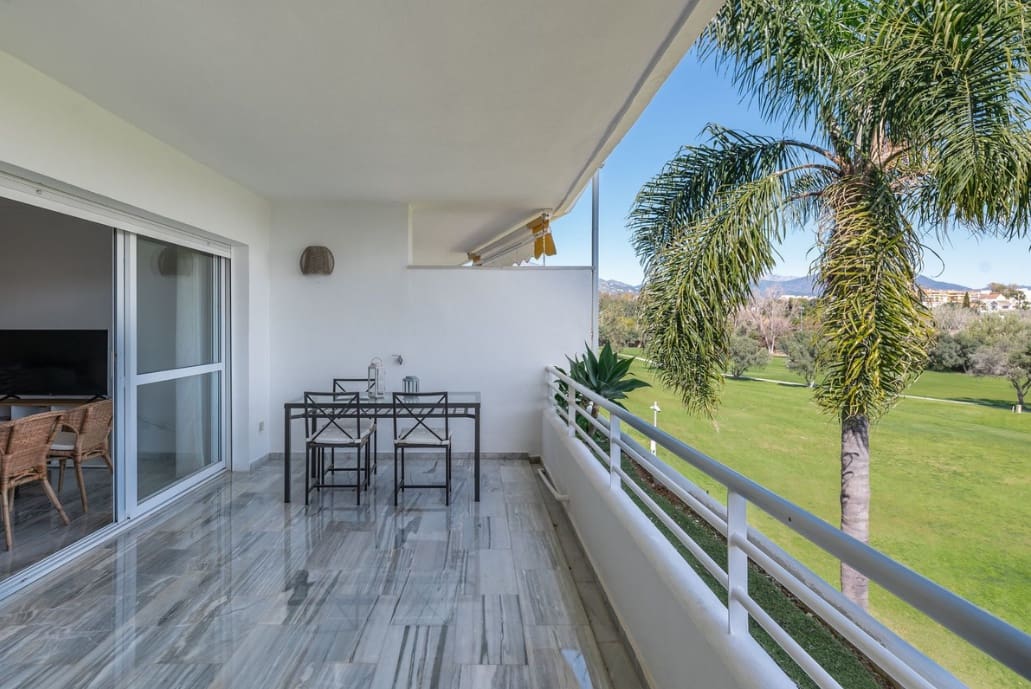 Apartamento de 3 habitaciones en Guadalmina en venta con piscina garaje - 625.000 € (Ref: 9387752)