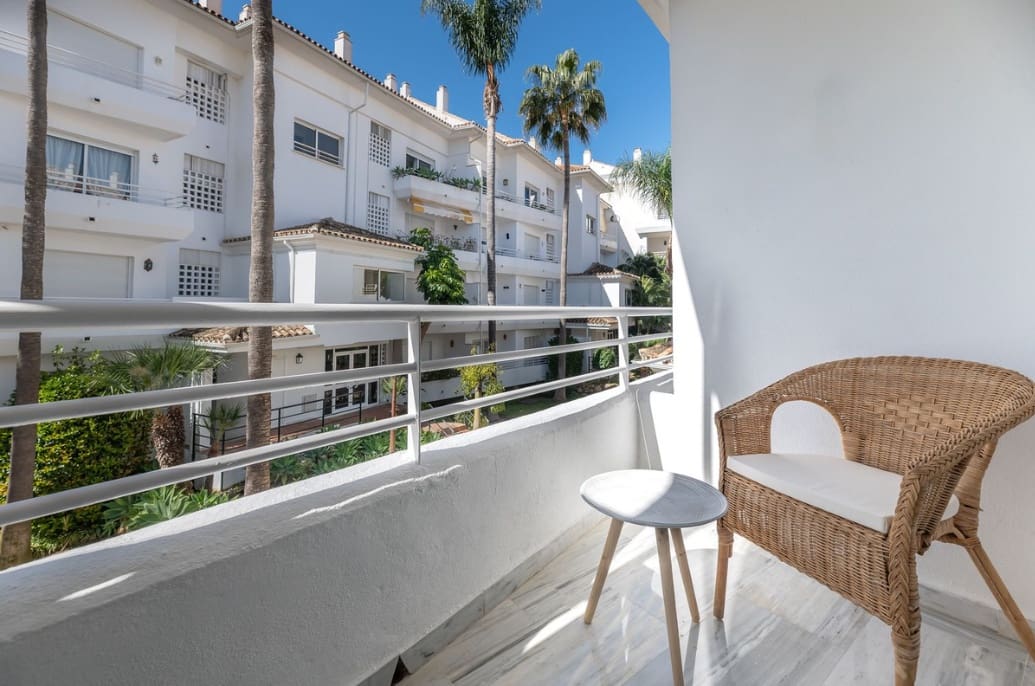 Apartamento de 3 habitaciones en Guadalmina en venta con piscina garaje - 625.000 € (Ref: 9387752)
