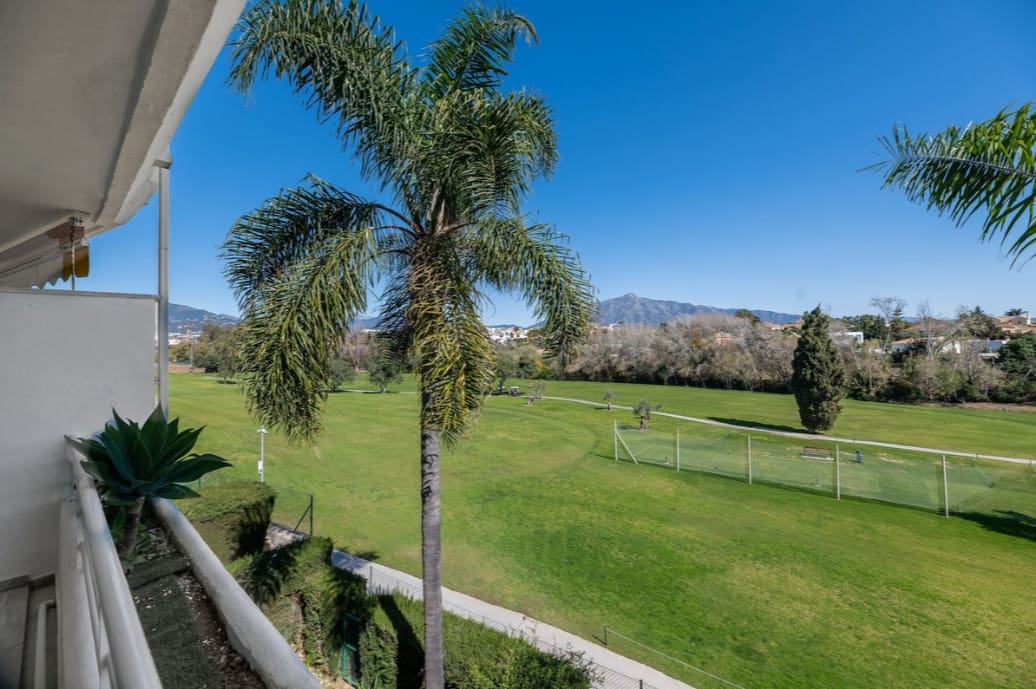 Apartamento de 3 habitaciones en Guadalmina en venta con piscina garaje - 625.000 € (Ref: 9387752)