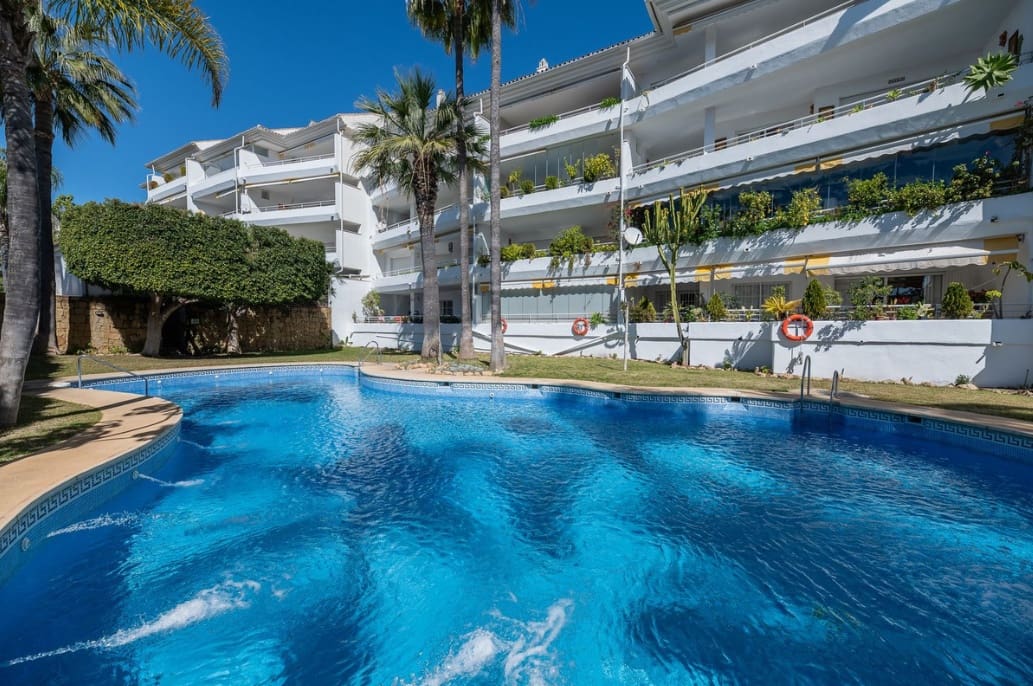 Apartamento de 3 habitaciones en Guadalmina en venta con piscina garaje - 625.000 € (Ref: 9387752)