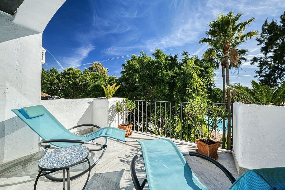 4 sovrum Takvåning till salu i Guadalmina med pool garage - 1 598 000 € (Ref: 9387753)