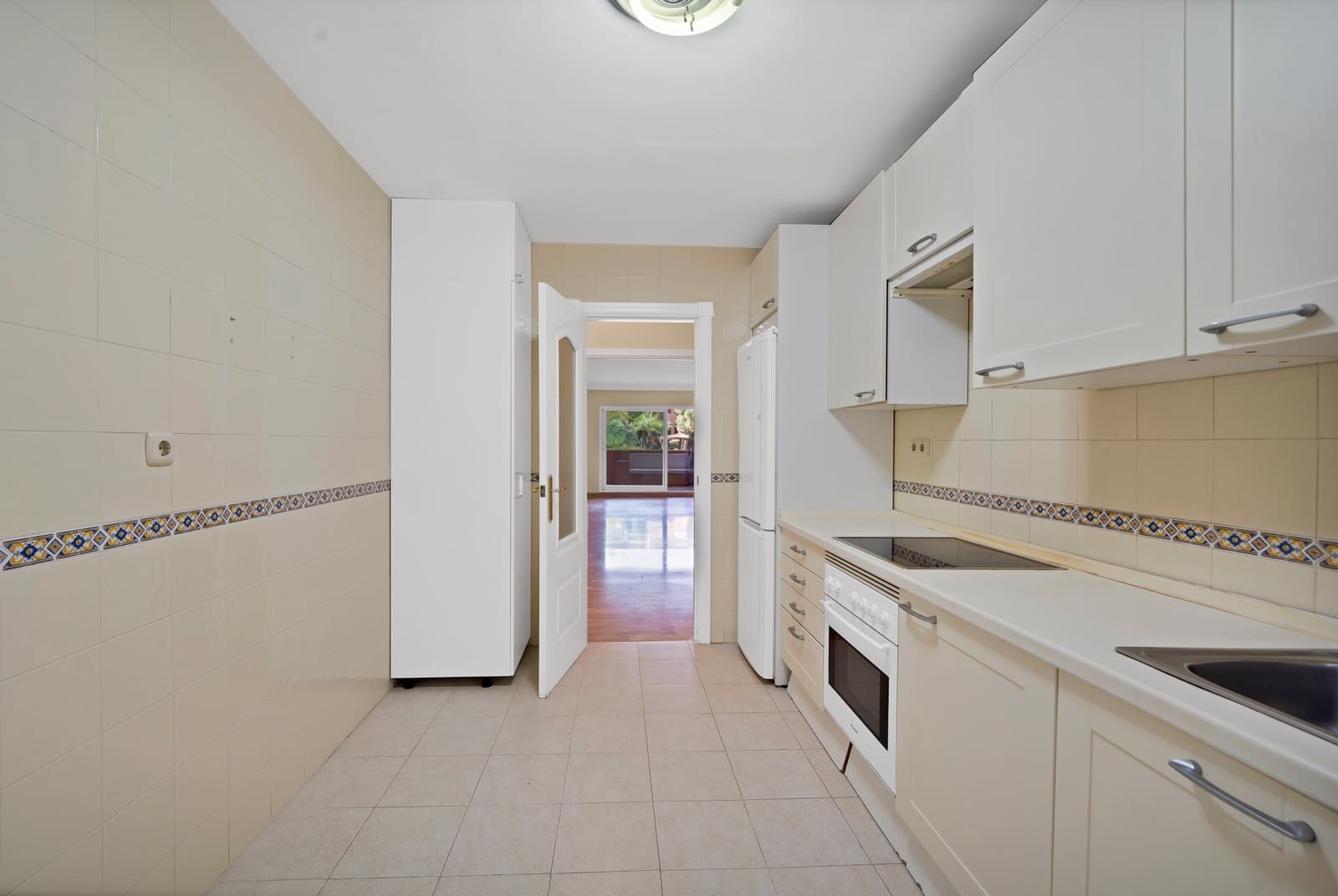 2 bedroom Apartment for sale in Guadalmina with pool garage - € 550,000 (Ref: 9387754)