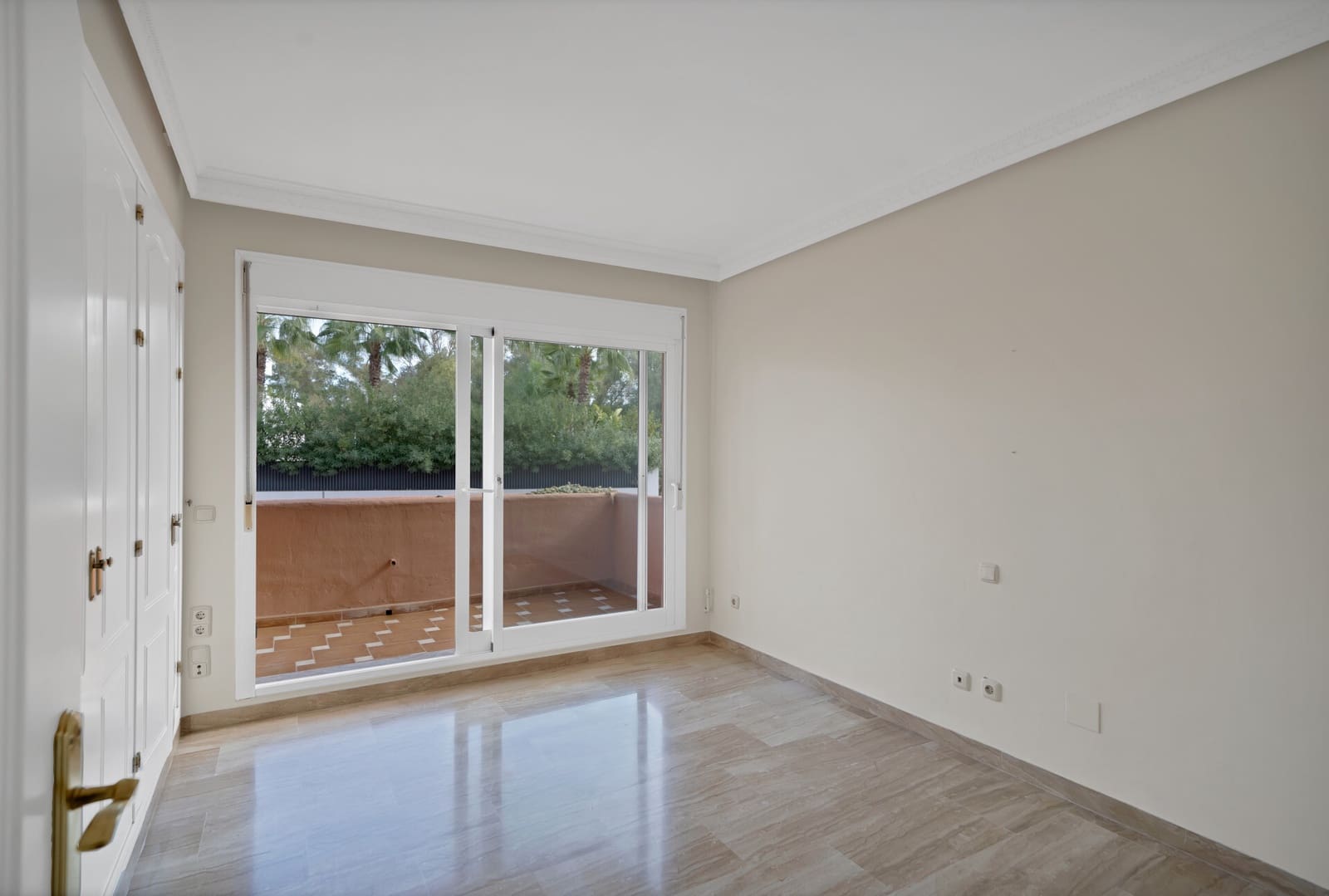 2 bedroom Apartment for sale in Guadalmina with pool garage - € 550,000 (Ref: 9387754)