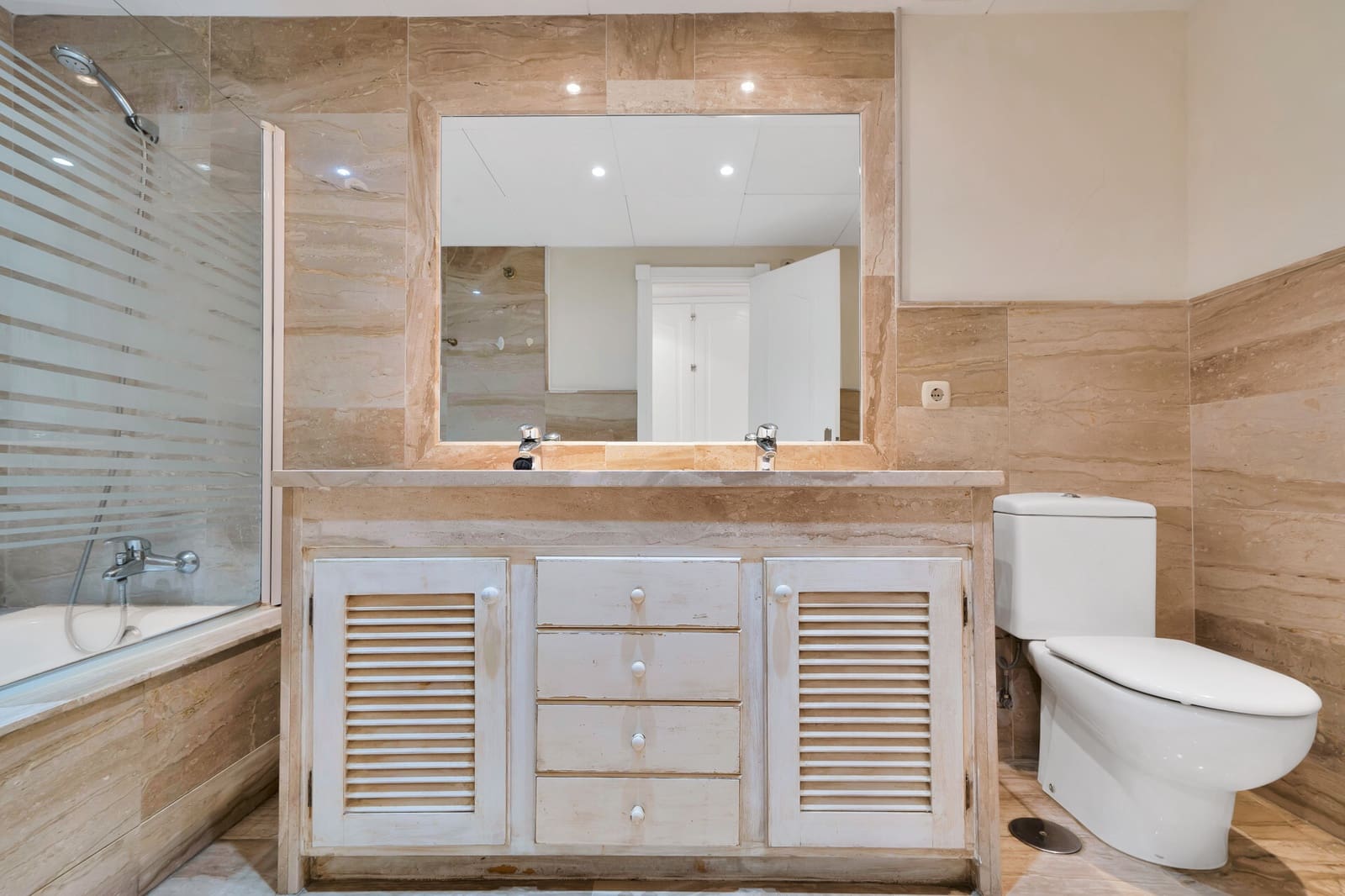 2 bedroom Apartment for sale in Guadalmina with pool garage - € 550,000 (Ref: 9387754)